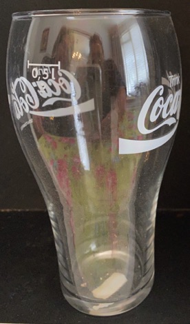 308023-2 € 4,00 coca cola glas witte letters D7,5 H 17 cm.jpeg